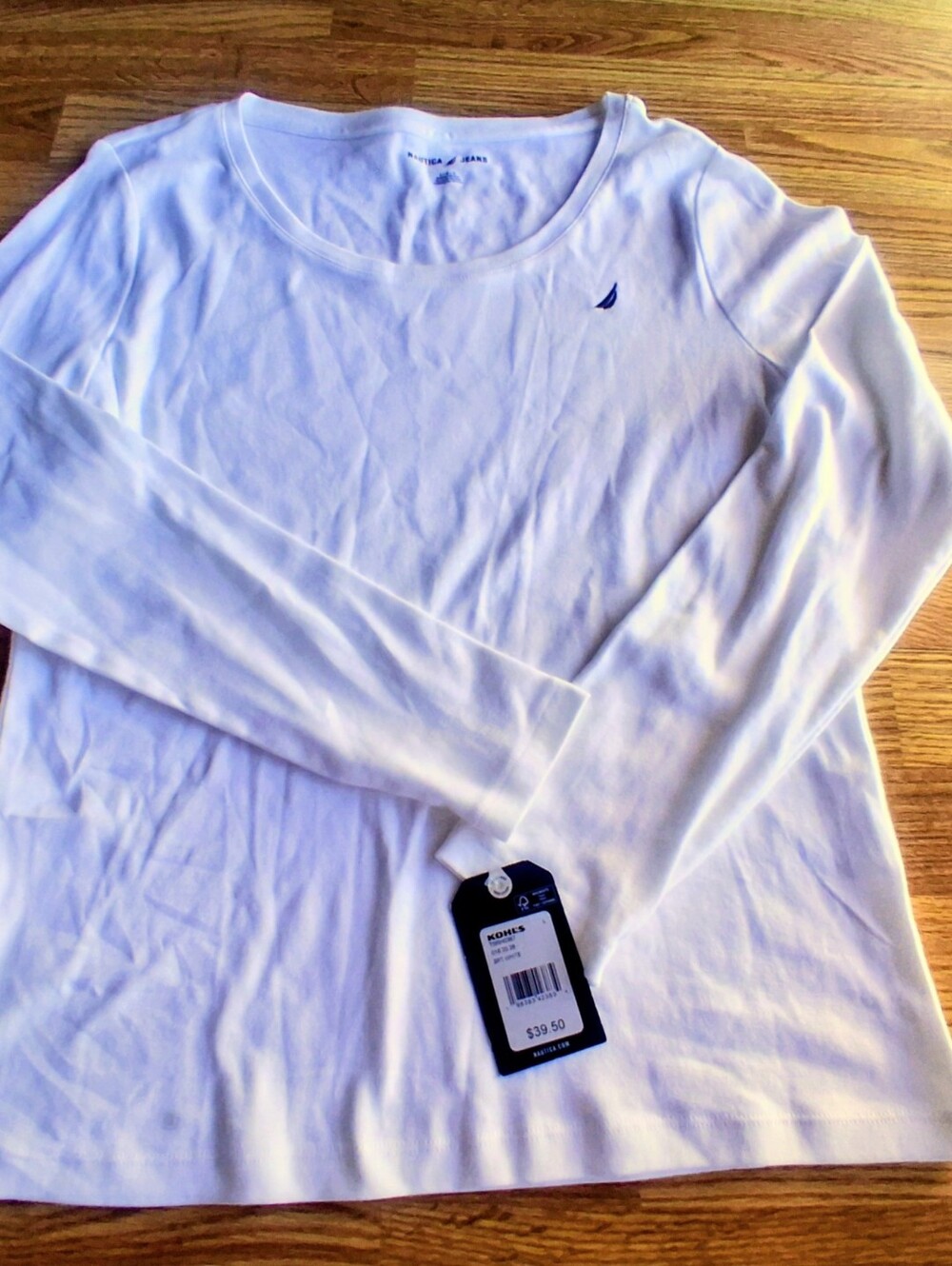NWT Nautica Ladies White Top. Sz Lg MSRP $39.50